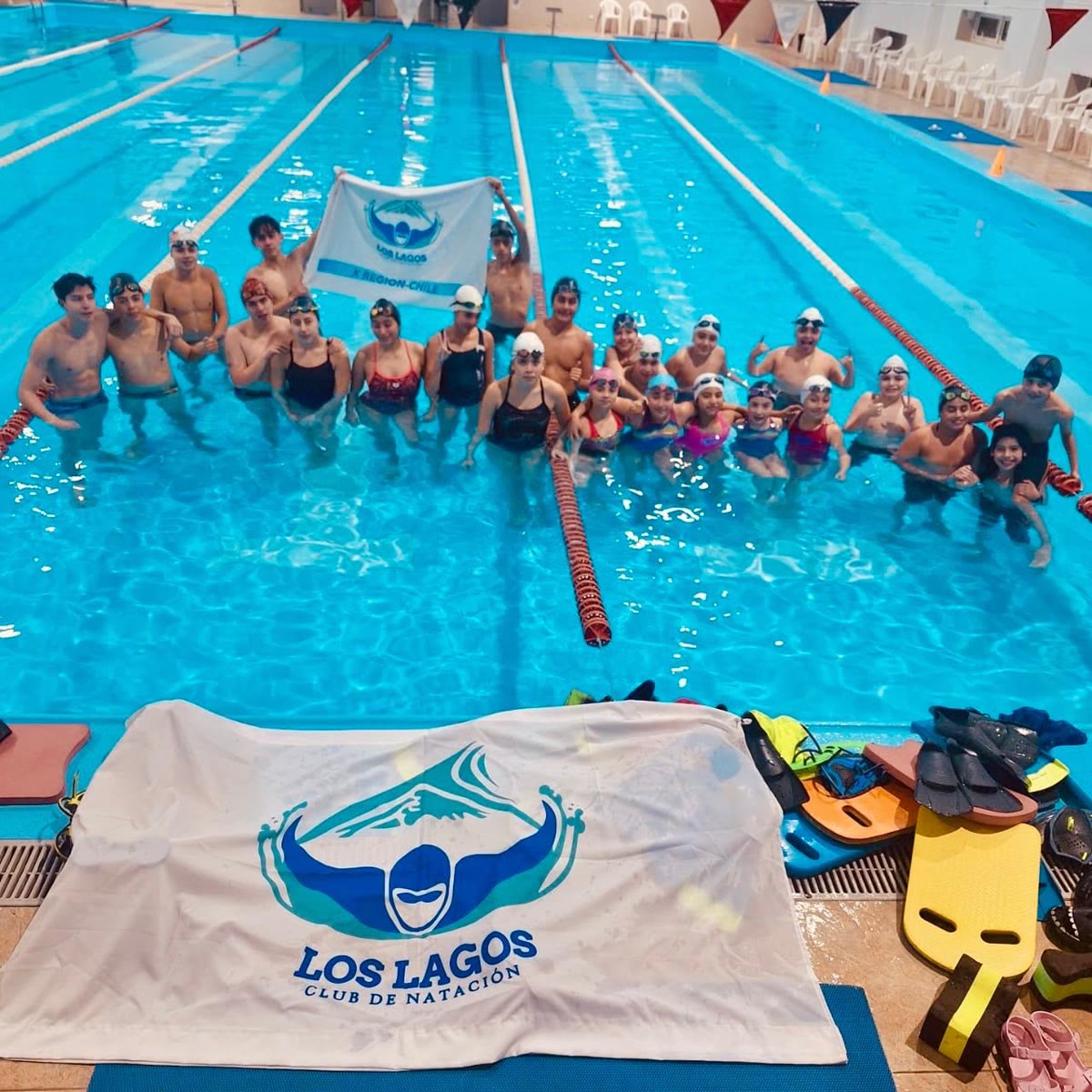 Equipo juvenil compitiendo